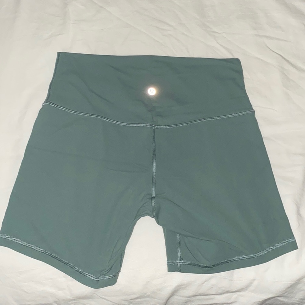 Lulu Lemon 4” align bike short in light green